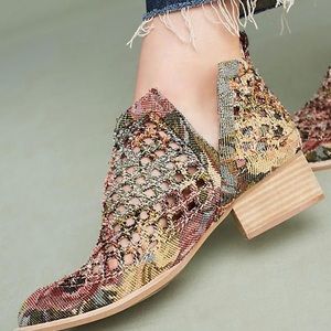 Jeffrey Campbell Taggart Booties Novelty 7.0